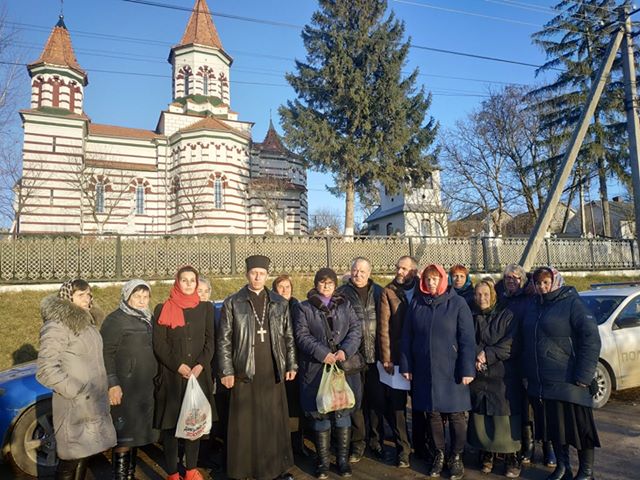 У село завозять бойовиків! Віряни ПЦУ звернулись до президента за захистом