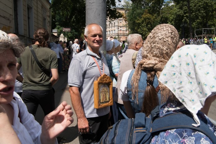 Московська церква скликає своїх вірян на ходу в Києві за участі Новинського і Онуфрія